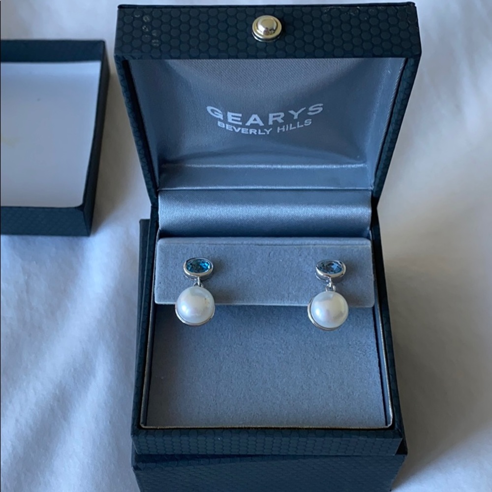 Gearys Beverly Hills Pearl Earrings